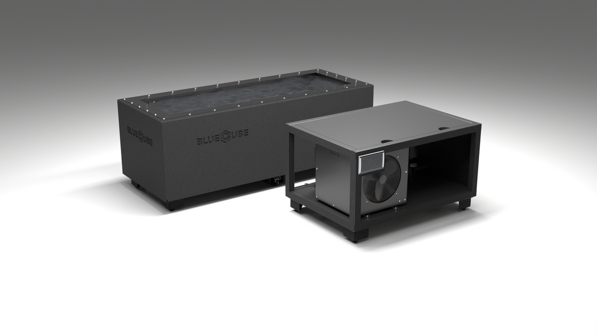 BlueCube CM cold plunge tub black with carbon fiber tub left front view [bc color=black deck=none tub=carbon-fiber view=fl]